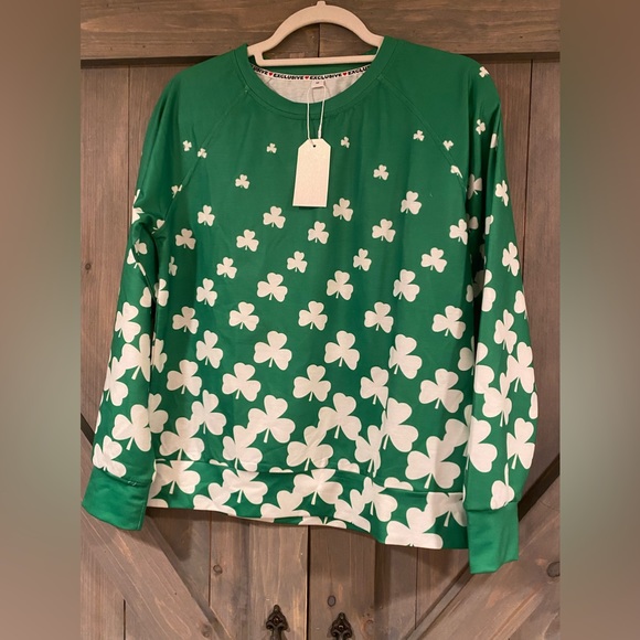NWT Shamrock Top for Women. cute and fun. St Patrick’s Day or Notre Dame games. - Picture 1 of 4